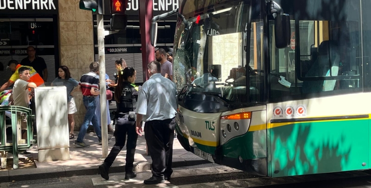 Autobús accidentat a la Rambla | Sergi Garcés