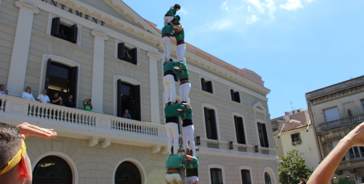 L'enxaneta corona la torre de 7 a la plaça Sant Roc