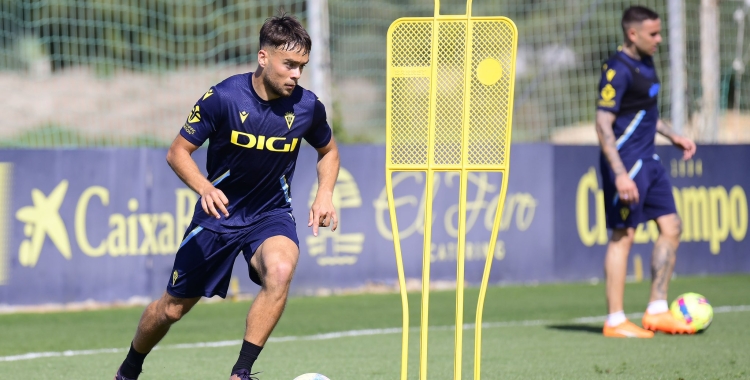 Genar en un entrenament amb el primer equip del Cádiz | Cádiz CF