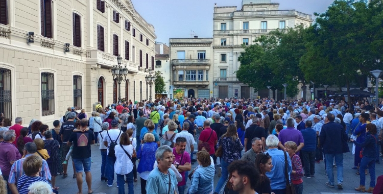 Manifestants davant l'Ajuntament | Karen Madrid