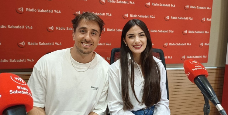 Adrià Hijós i la regidora Sílvia Garcia | Karen Madrid