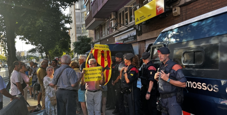 Els manifestants han fet proclames contra Esquerra Republicana | Mireia Sans