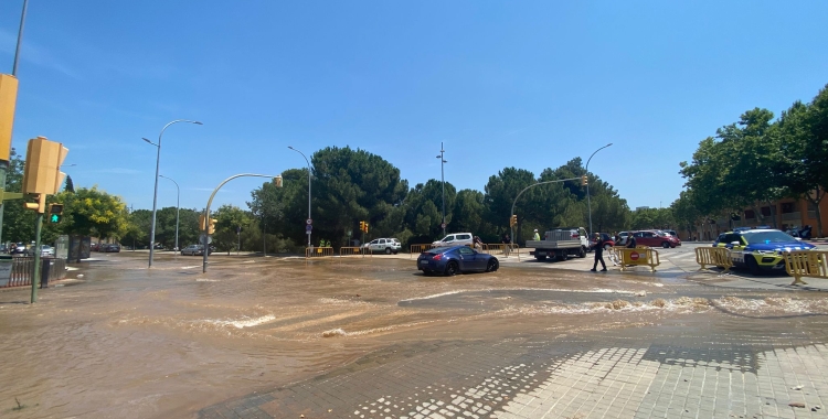 Imatges de la fuita d'aigua d'ahir a Can Llong | Cedida