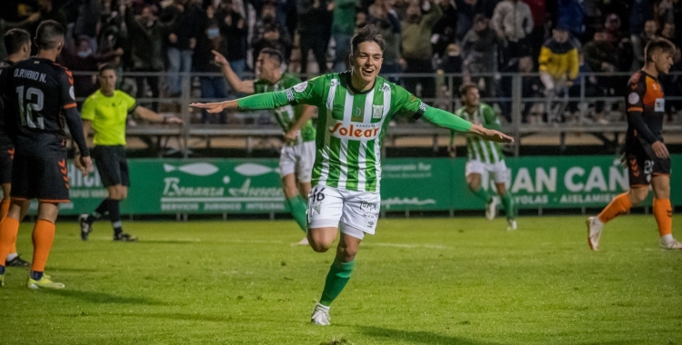 Miguelete celebra el seu gol al Palmar contra el Sabadell | At. Sanluqueño