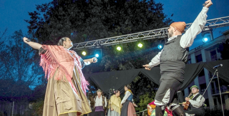 Danses de l'Aragó a la plaça Vallès, en una Festa Major | Cedida