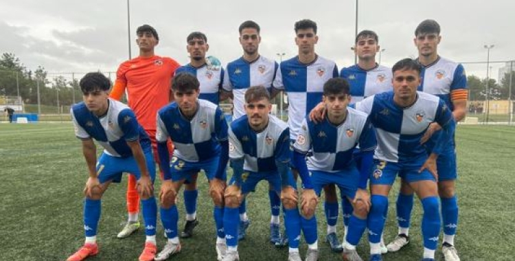 L'equip del Centre d'Esports 'B' abans del partit contra l'AE Prat | @futbaseces 