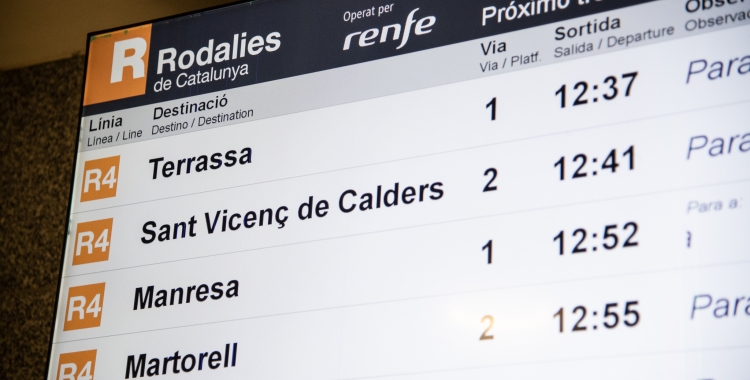 Pantalla amb informació de circulacions de Renfe