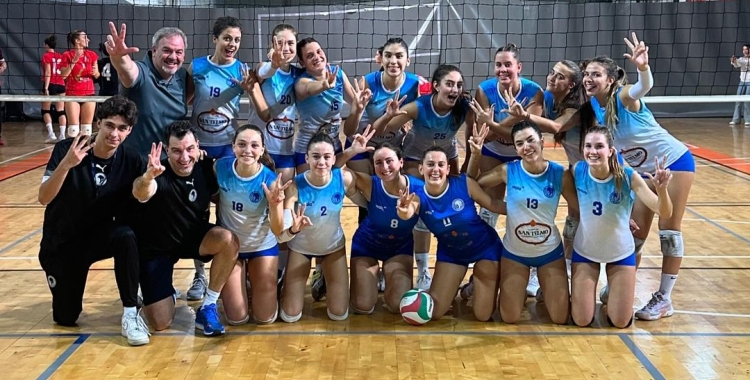 La satisfacció de tot l'equip femení després de la segona victòria consecutiva