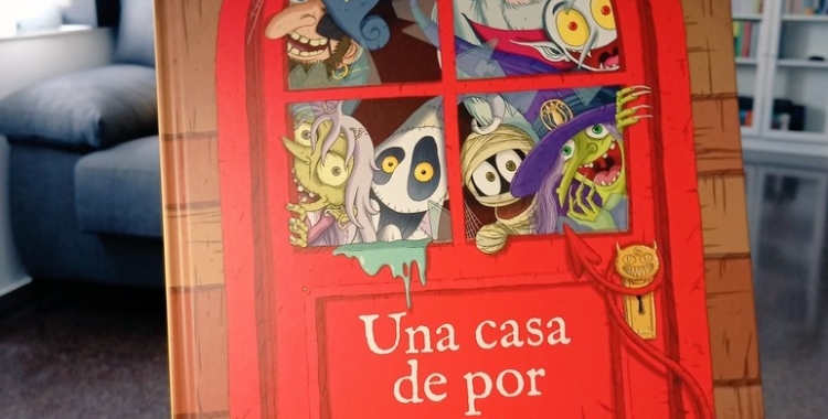 Portada del llibre 'Una casa de por'