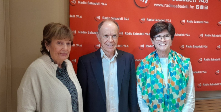 Els representants de Mans Unides i de Càrites a Ràdio Sabadell | Núria Garcia