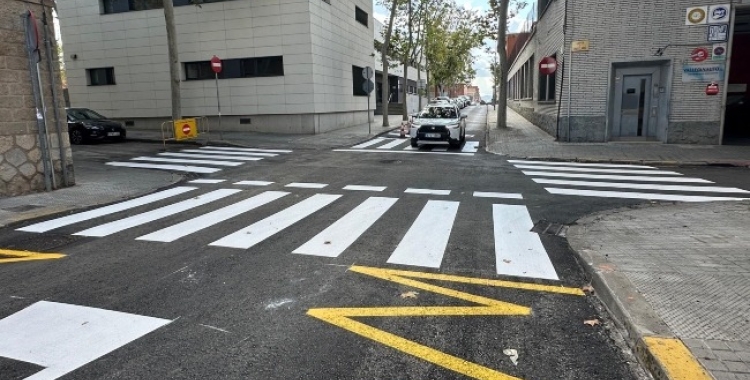 Un dels carrers renovats del barri de Gràcia 