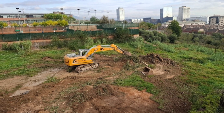 Divendres van començar els treballs d'ampliació del Tennis Sabadell | @sbdgreen