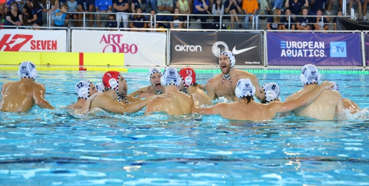 Pinya de la plantilla del CN Sabadell a la fase prèvia de la Champions | CNS