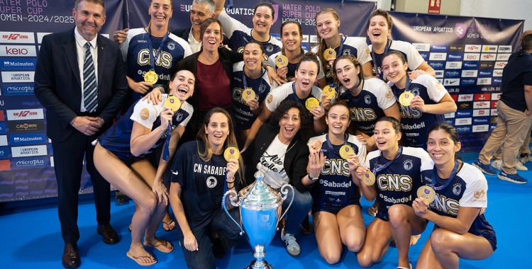 Celebració de la plantilla de l'Astralpool amb la cinquena Supercopa d'Europa