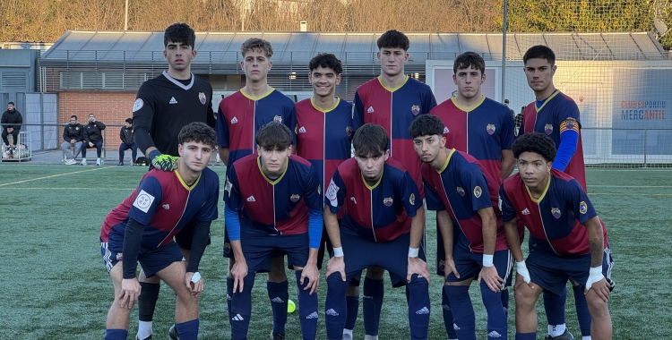 L'equip del Mercantil juvenil 'A' abans de jugar contra el Girona