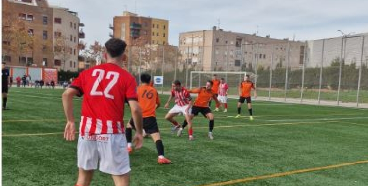 Un instant del derbi entre Sabadellenca i Tibidabo