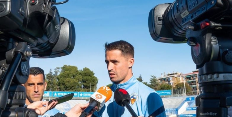 Sergio Cortés (CE Sabadell), atenent als mitjans de comunicació