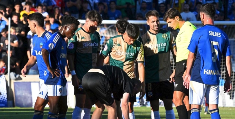 Un moment del partit de lliga entre el Lleida i el Sabadell