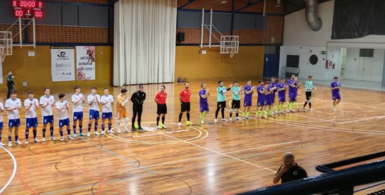 Jugadors del Lleida i del Natació Sabadell abans del xiulet inicial |@cnsfutbolsala