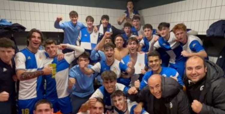 Celebreció al vestuari del Juvenil arlequinat | @futbaseces