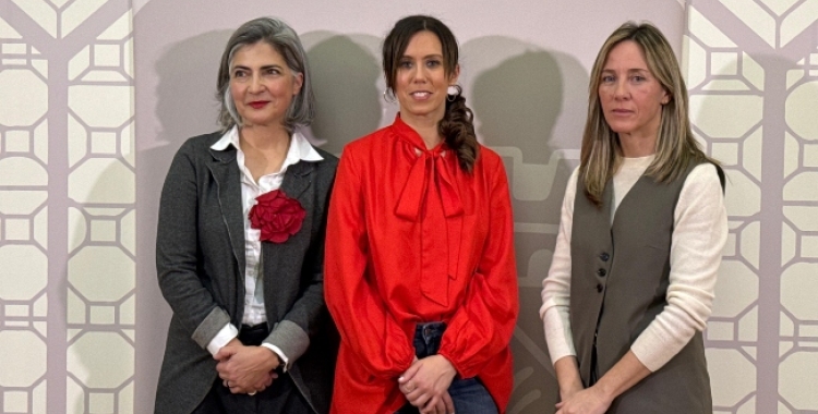 L'alcaldessa Marta Farrés, la directora general de la Fundació Empieza por Educar, Beatriz Morilla, i la directora general de la Fundació Banc Sabadell, Sílvia Mulero | Ajuntament de Sabadell