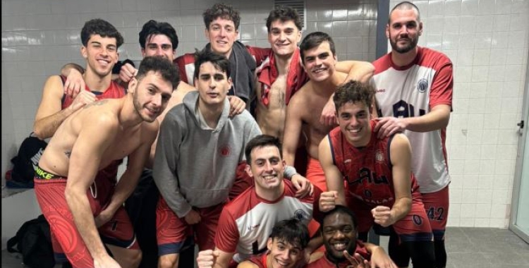 Els jugadors del CE Sant Nicolau després de la victòria |@CESantNicolau