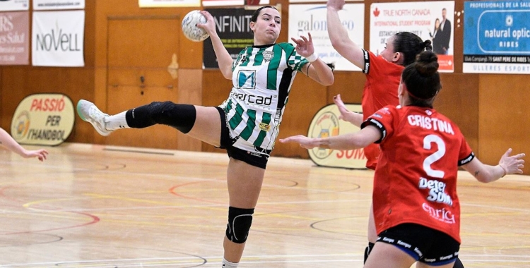 Una jugadora de l'OAR al partit contra l'Handbol Ribes de la passada jornada | OAR Gràcia