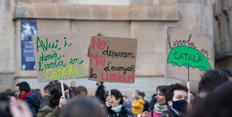 Manifestació a favor de l'ús del català a les escoles