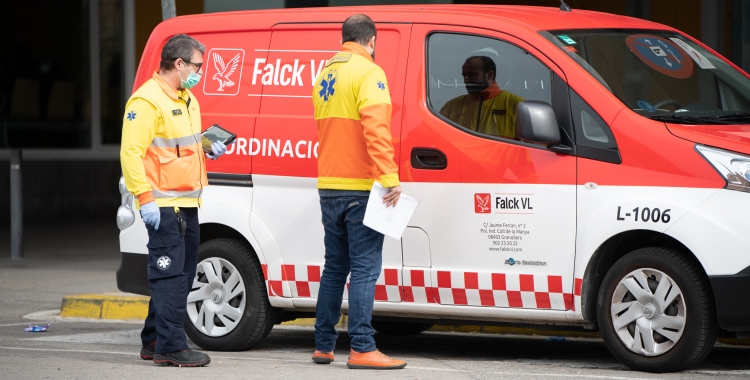 Una ambulància a l'Hospital Parc Taulí | Roger Benet