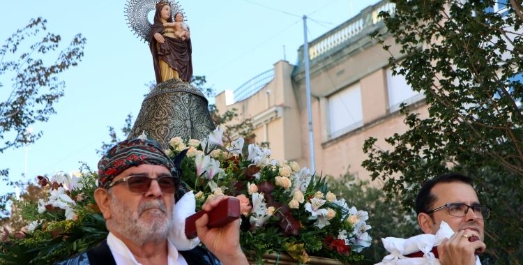Participants en els actes del Pilar portant la verge | Júlia Ramon