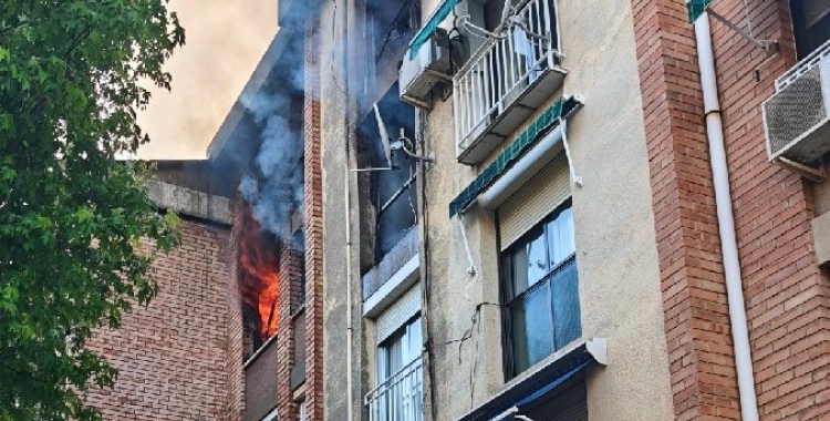 Les flames sortint per la finestra | Bombers de la Generalitat