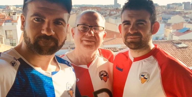 L'actor Pep Ambròs amb el seu pare i el seu germà, arlequinats de bressol | Cedida