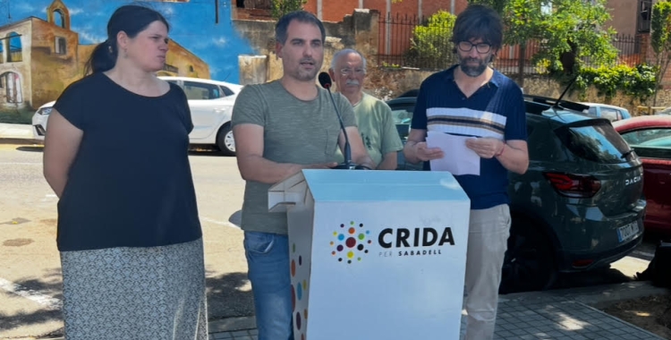 Els tres regidors de la Crida durant la roda de premsa