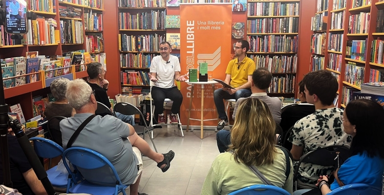 Toni Padilla va presentar el llibre divendres a Rubí amb Eduard Puigventós | Símbol Editors
