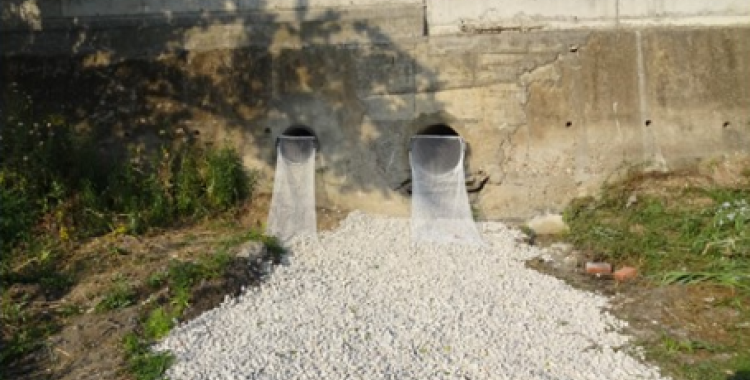 Malles col·locades en un dels sobreeixidors del Ripoll | Plataforma en Defensa del riu Ripoll