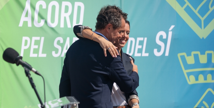 Lluís Matas i Marta Farrés durant la presentació de l'acord de govern | Roger Benet