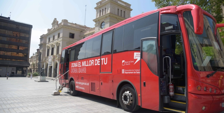 Autobus del Banc de Sang a la plaça Sant Roc
