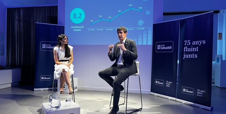 La regidora Sílvia Garcia i el director d'Aigües de Sabadell, Lluís Jordan