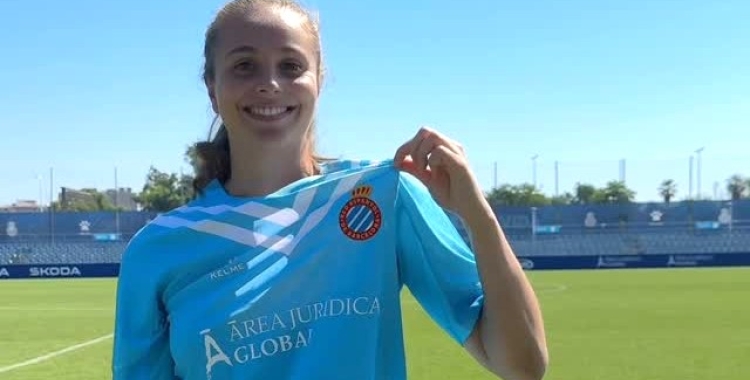 La portera sabadellenca lluint els seus nous colors | RCDE
