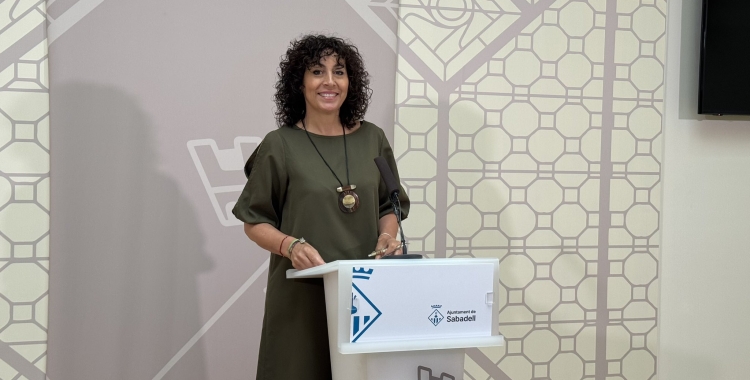 La tinenta d'alcaldessa Montse González en la roda de premsa