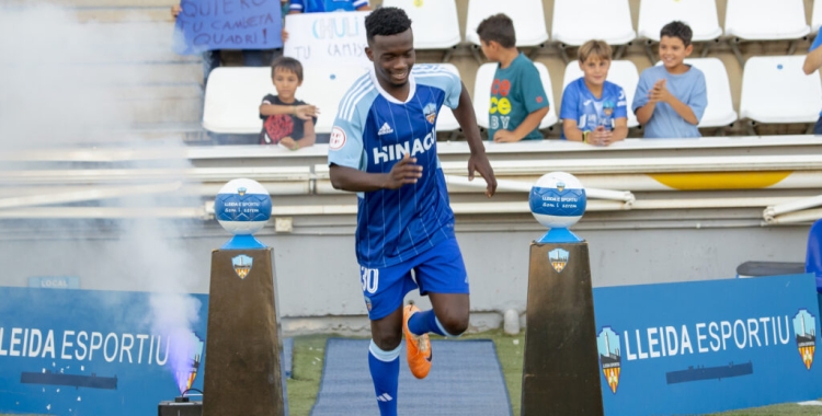 El nou fitxatge arlequinat en la presentació d'un dels tres anys que ha passat a Lleida | Lleida CF