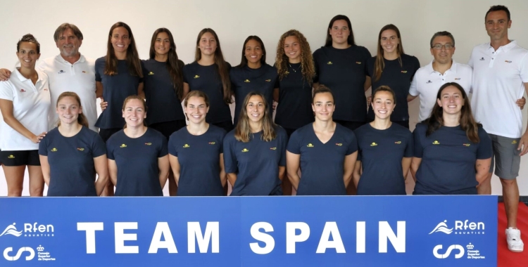 La selecció espanyola femenina al CAR de Sant Cugat abans d'anar cap a Singapur | RFEN