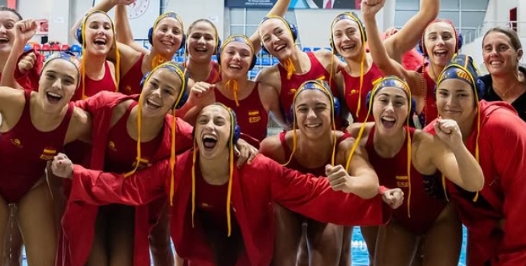 Eufòria de la selecció cadet femenina després de guanyar l'or a Turquia | RFEN