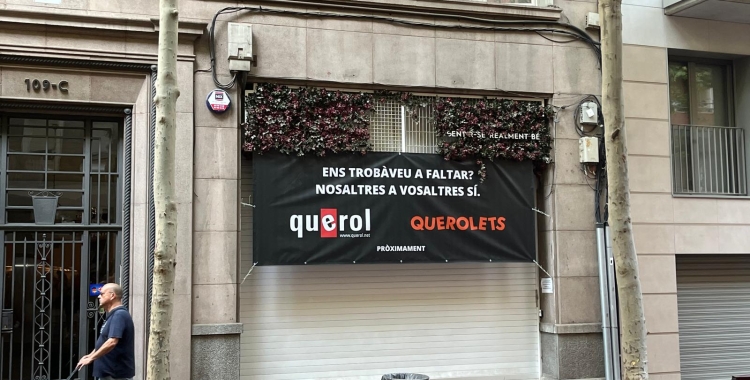 La sabateria Querol anunciant el canvi de local | Sergi Garcés