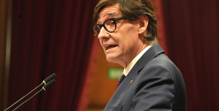 Salvador Illa durant la seva intervenció al ple monogràfic al Parlament | Maria Pratdesaba (ACN)