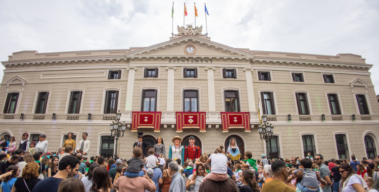 L'edifici consistorial preparat per Festa Major | Ajuntament de Sabadell