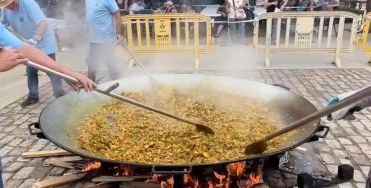 La paella popular de diumenge és un dels punts àlgids de la festa 