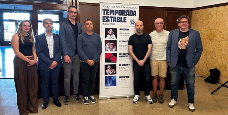 Directors i membres de la junta de Joventut de la Faràndula i el regidor Carles de la Rosa en la presentació de la temporada | Paula Sauquillo