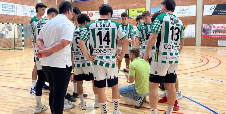 Últimes indicacions d'Ayats just abans d'aquest convincent debut en lliga | Adrián Arroyo