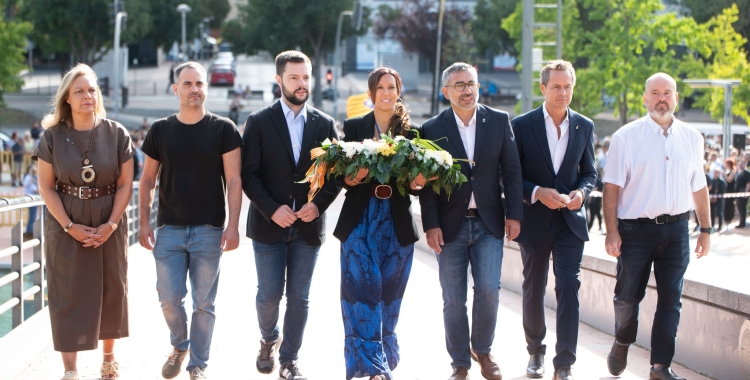 L'alcaldessa Marta Farrés i els portaveus municipals, a l'ofrena floral | Roger Benet